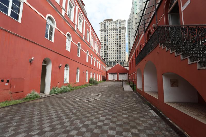 Fotos mostram a grandeza do Solar do Barão, complexo cultural em restauração no Centro