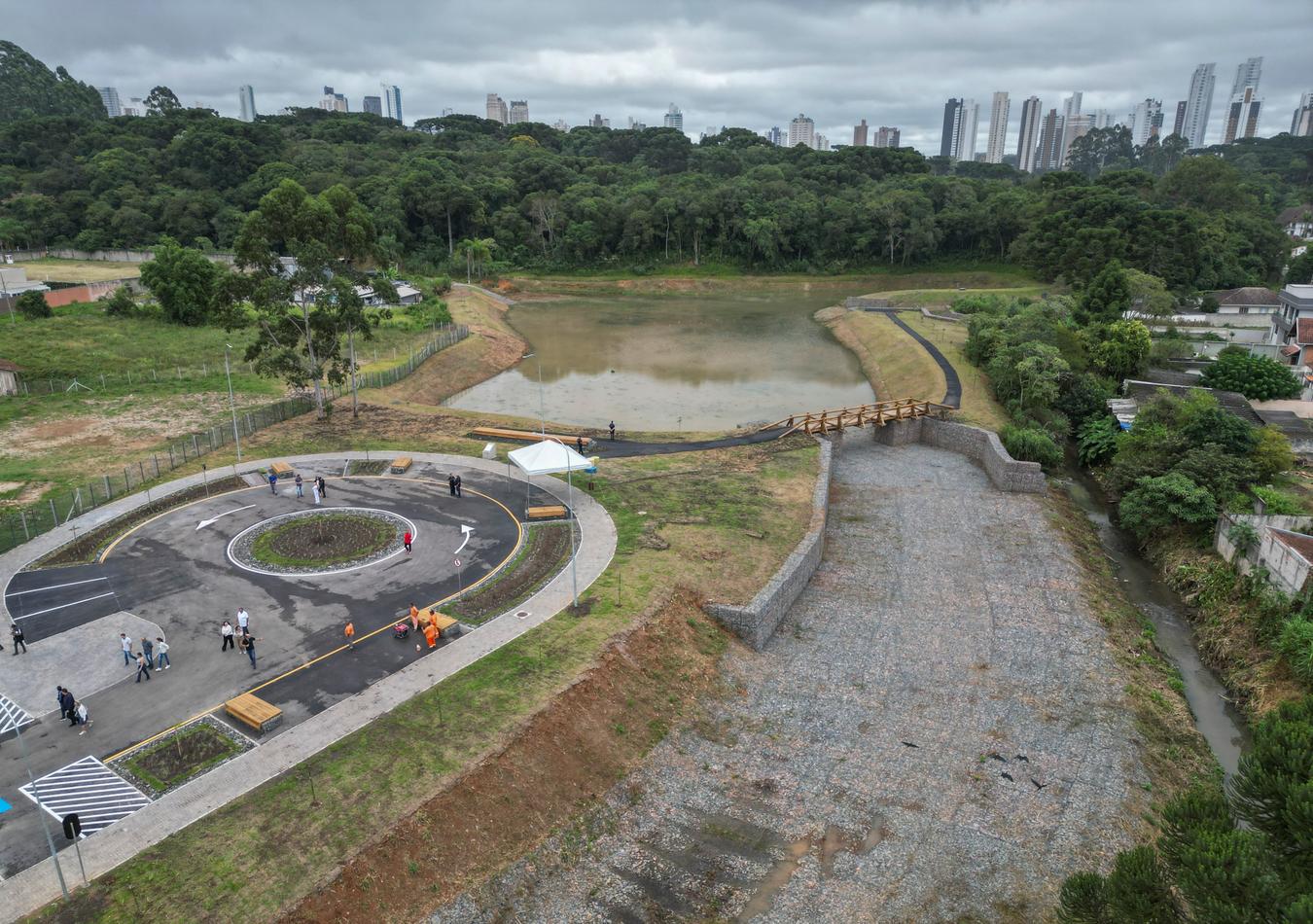 Obra de macrodrenagem transforma área do Campo Comprido em novo parque de Curitiba