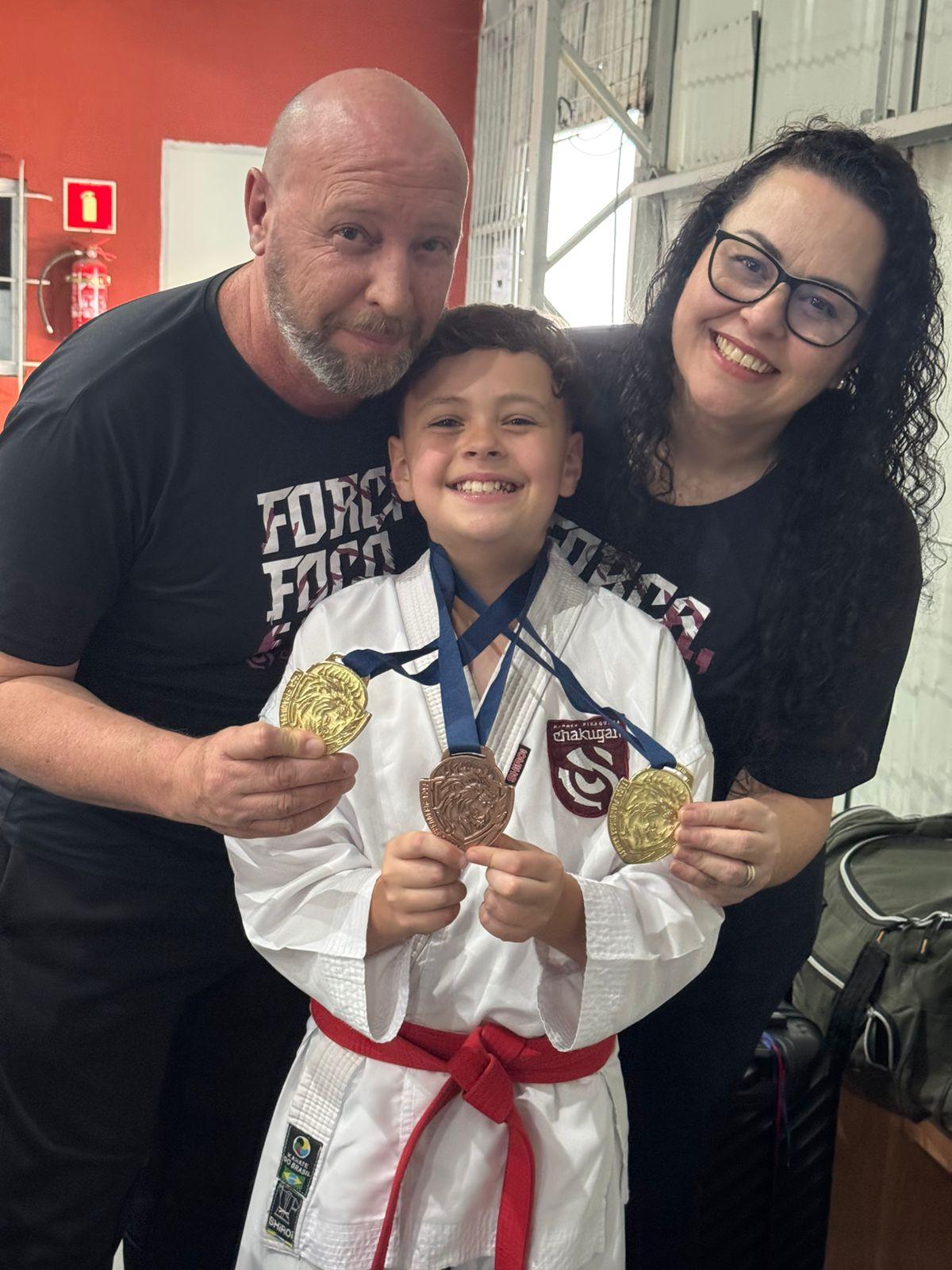 De Piraquara para o Brasil: Aos 12 Anos, Davi Calado Faria Luta por uma Vaga na Final do Brasileiro de Karatê 2026