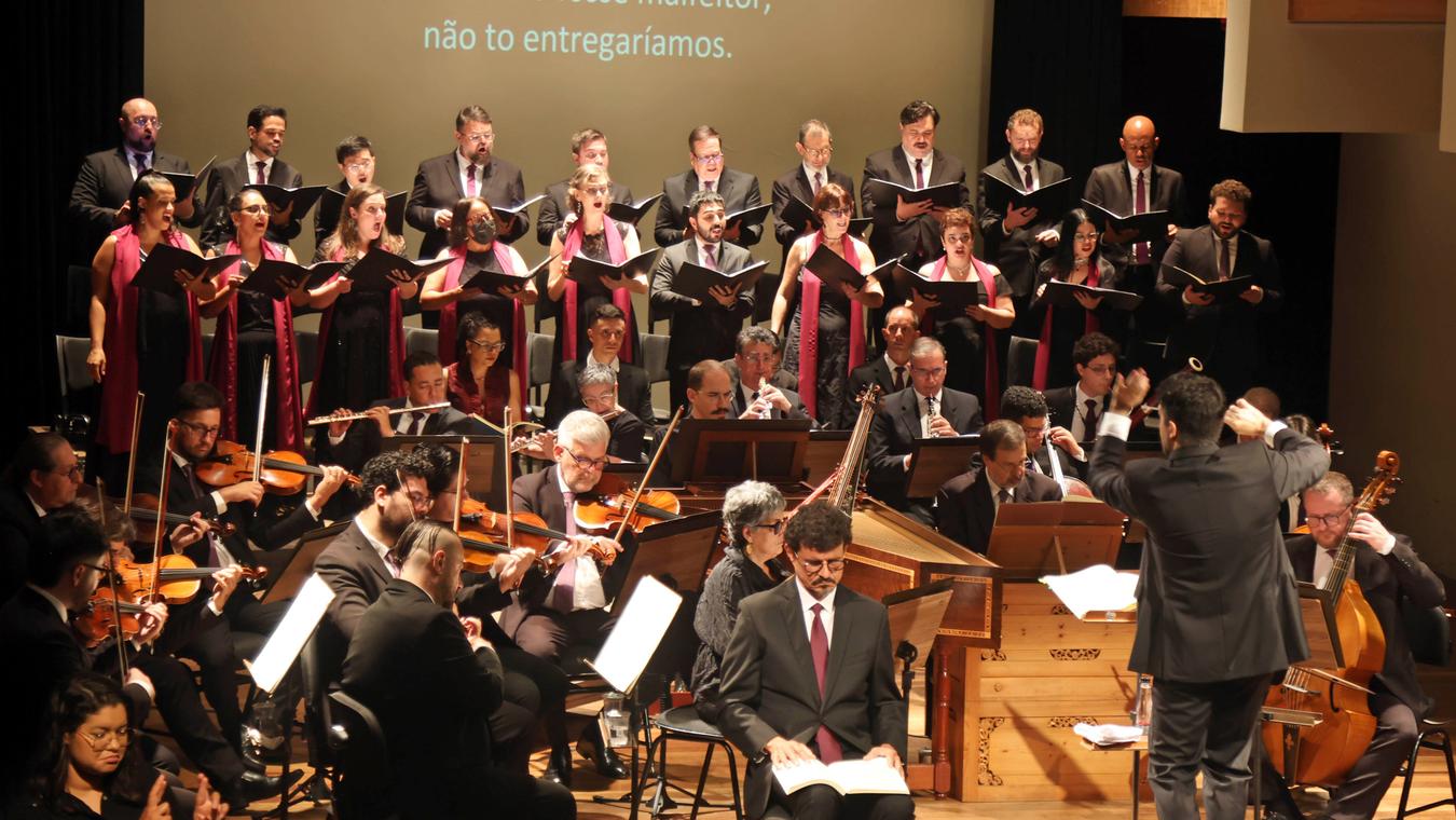 Entre Gestos e Sons: Camerata Antiqua de Curitiba volta ao palco da Capela Santa Maria