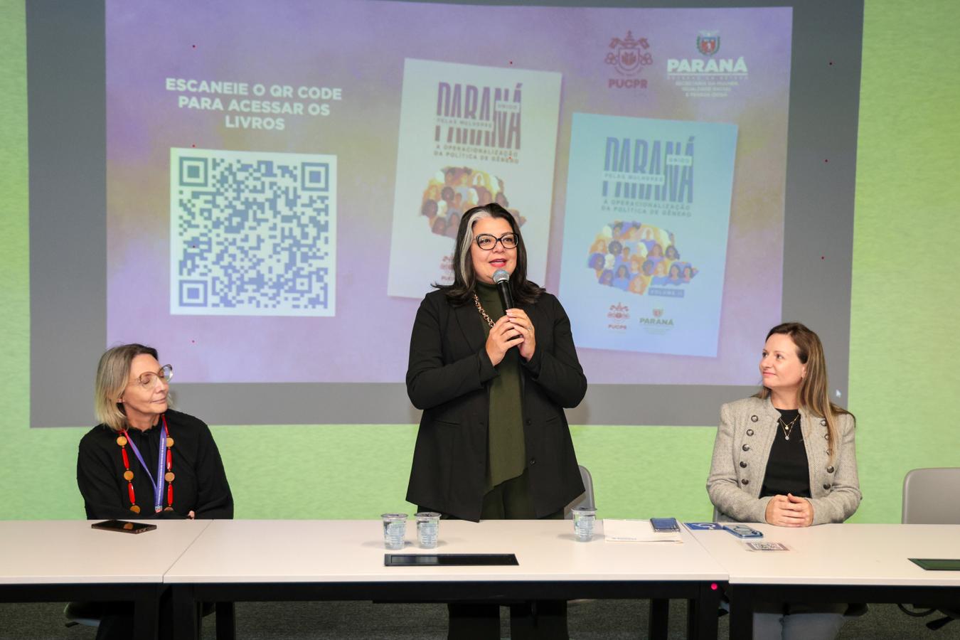 Paraná lança livro com experiências de políticas públicas voltadas às mulheres