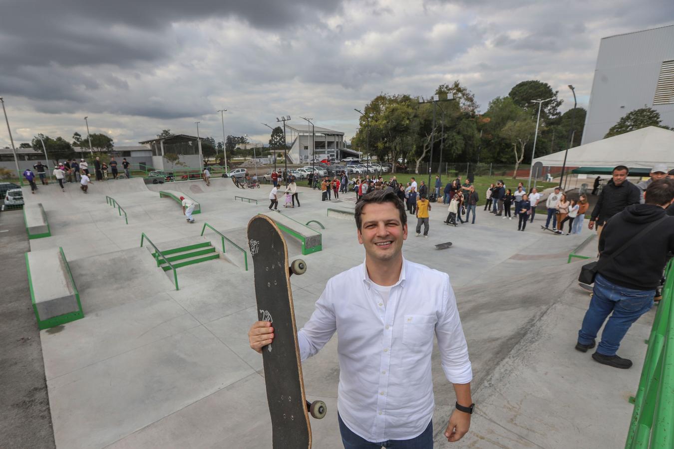 Prefeito Eduardo Pimentel entrega pista de skate revitalizada no Parque Olímpico do Cajuru