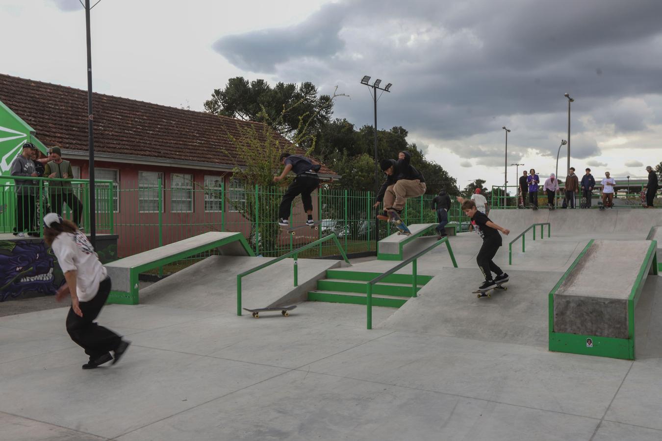 Prefeito Eduardo Pimentel entrega pista de skate revitalizada no Parque Olímpico do Cajuru