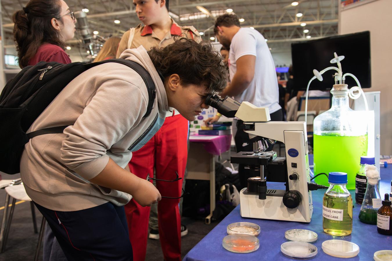 Espaço Ciência, Tecnologia e Inovação aproxima jovens da pesquisa e da inovação no Universo UFPR