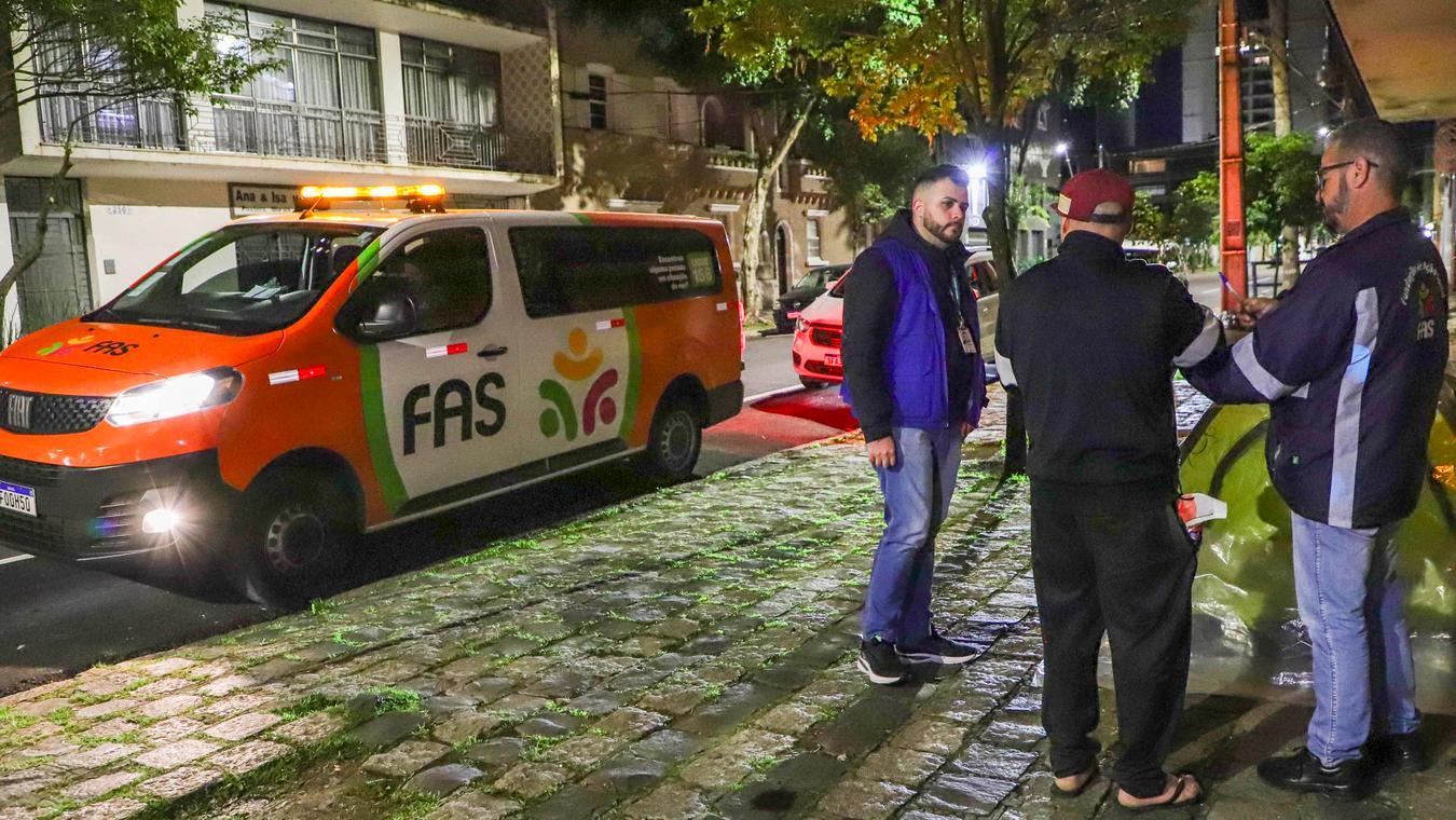 FAS amplia abordagens e acolhimentos por causa da previsão de baixas temperaturas na noite desta terça