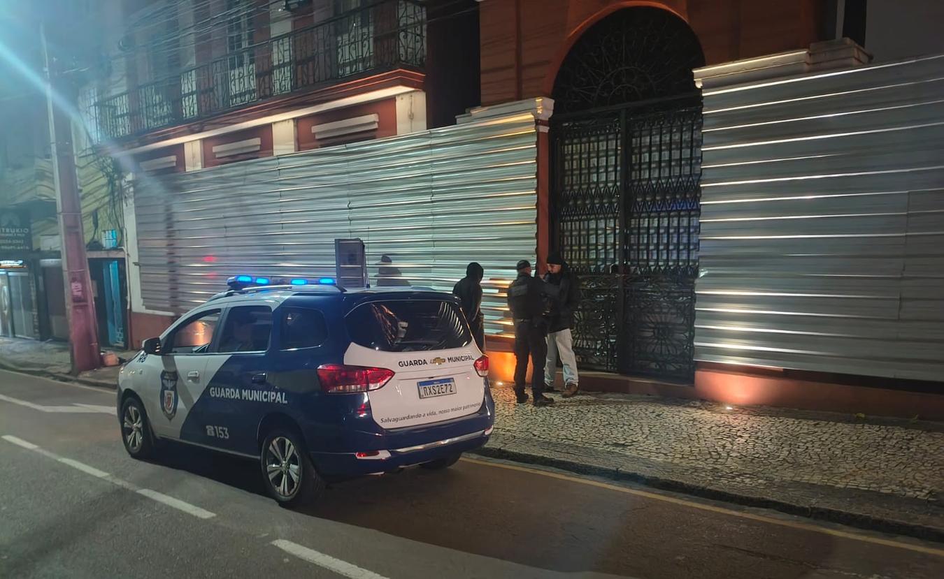 Guarda Municipal prende suspeito por pichação no São Francisco