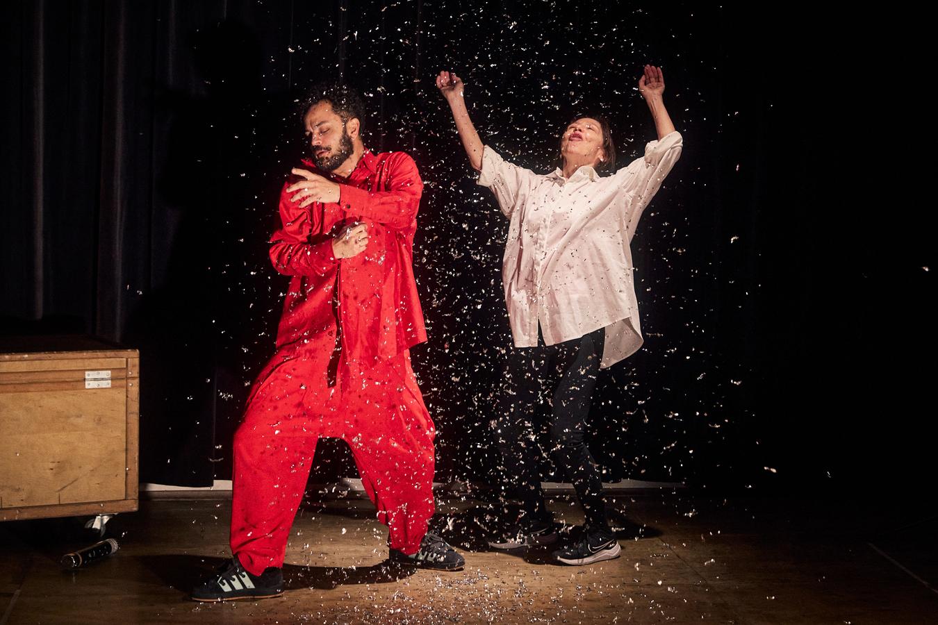 "História" encerra comemorações dos 25 anos da Companhia Brasileira de Teatro