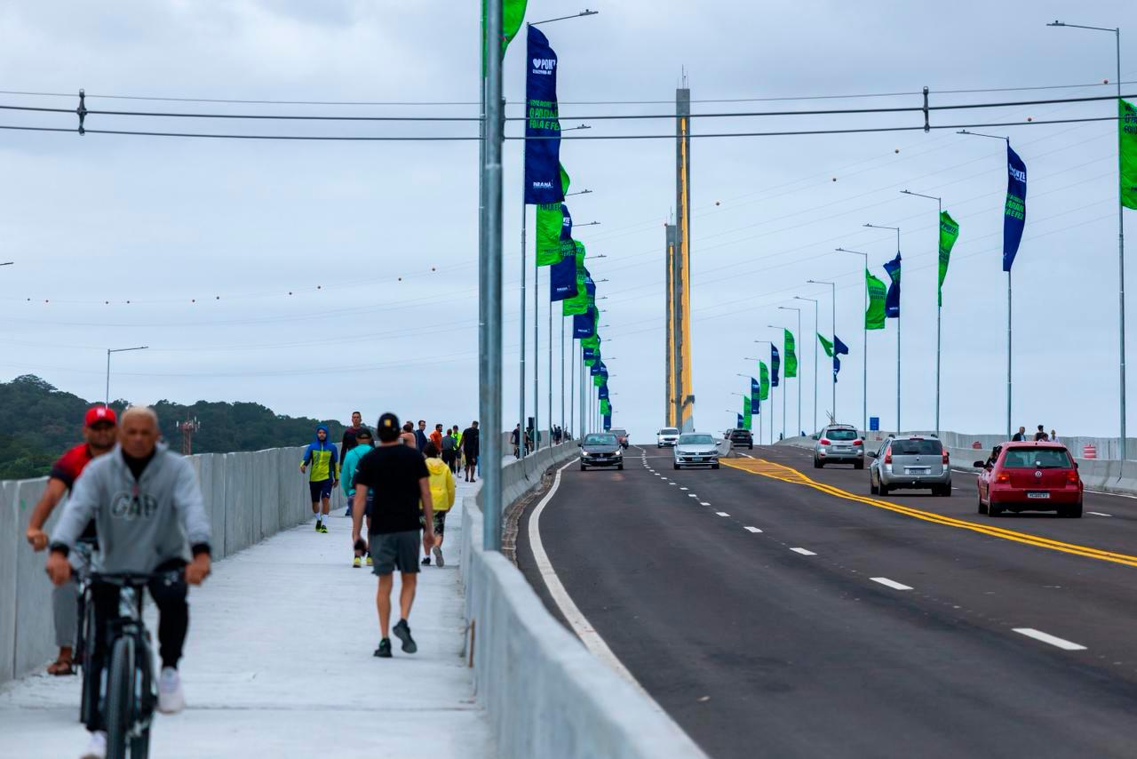 Ponte de Guaratuba impulsiona mobilidade com mais de 7 mil passagens de ciclistas em um mês
