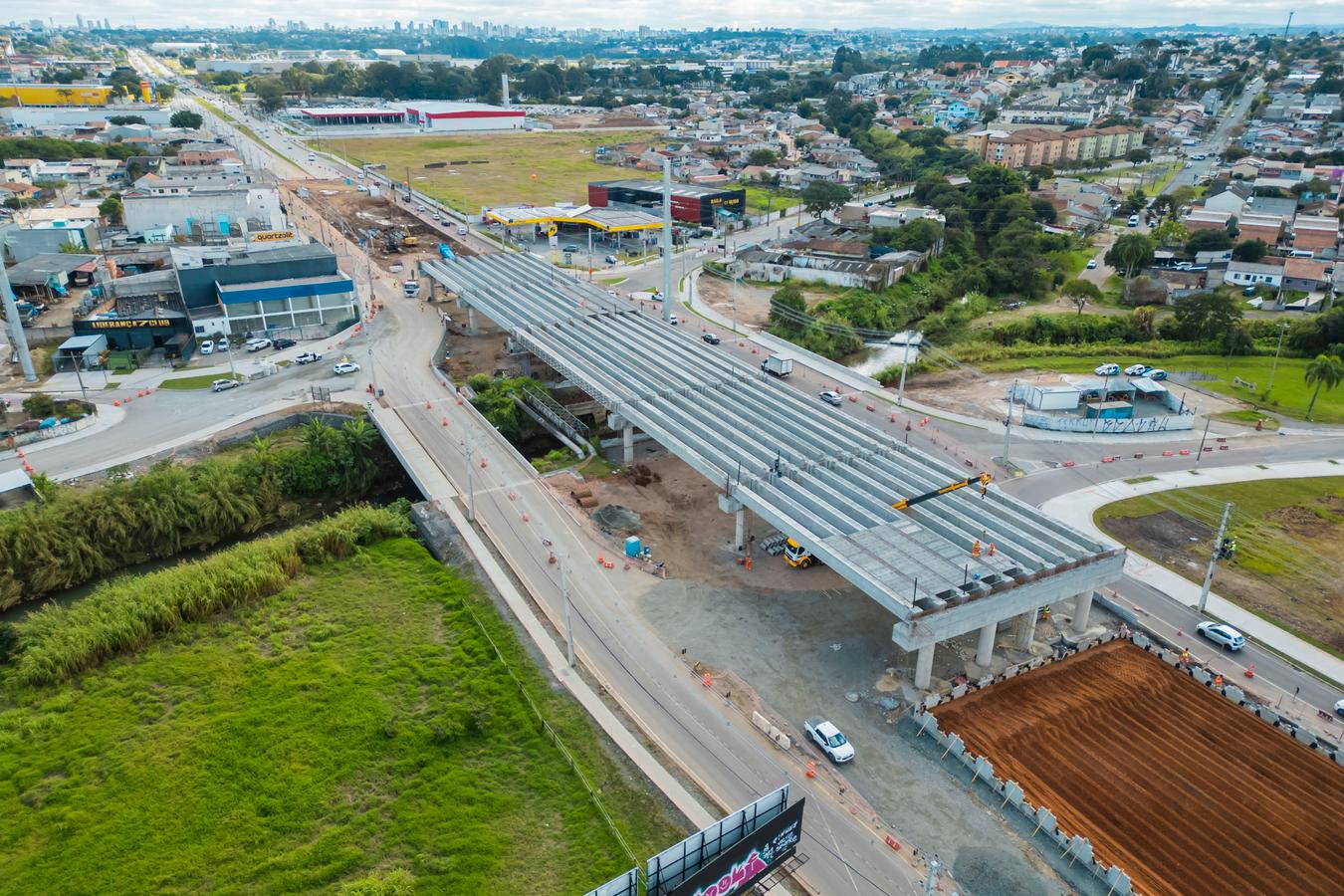 Prefeitura conclui posicionamento das 50 vigas do novo Viaduto Curitiba-Pinhais