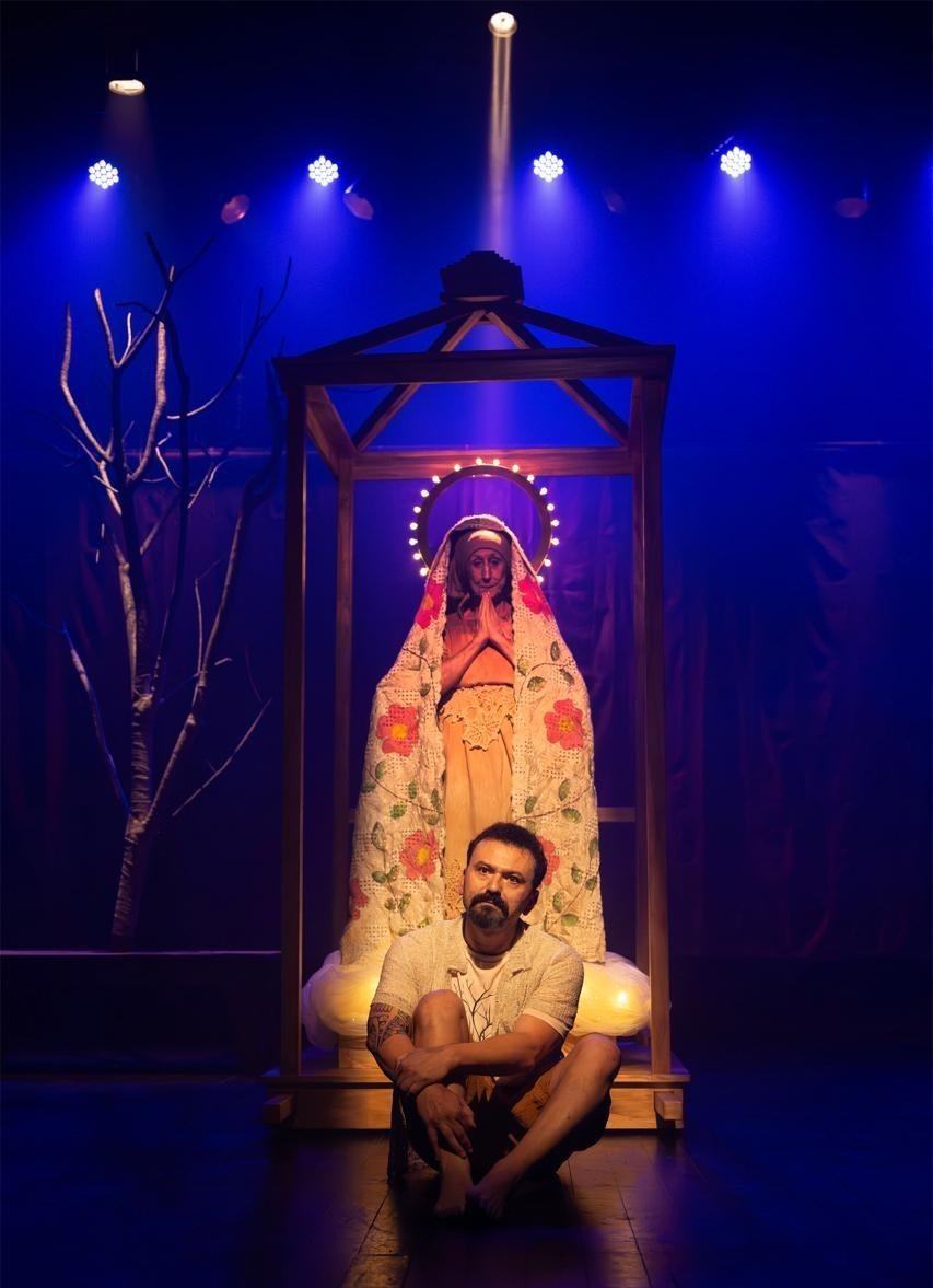 Regina Vogue retorna aos palcos com “Desmonte” em nova temporada em Curitiba