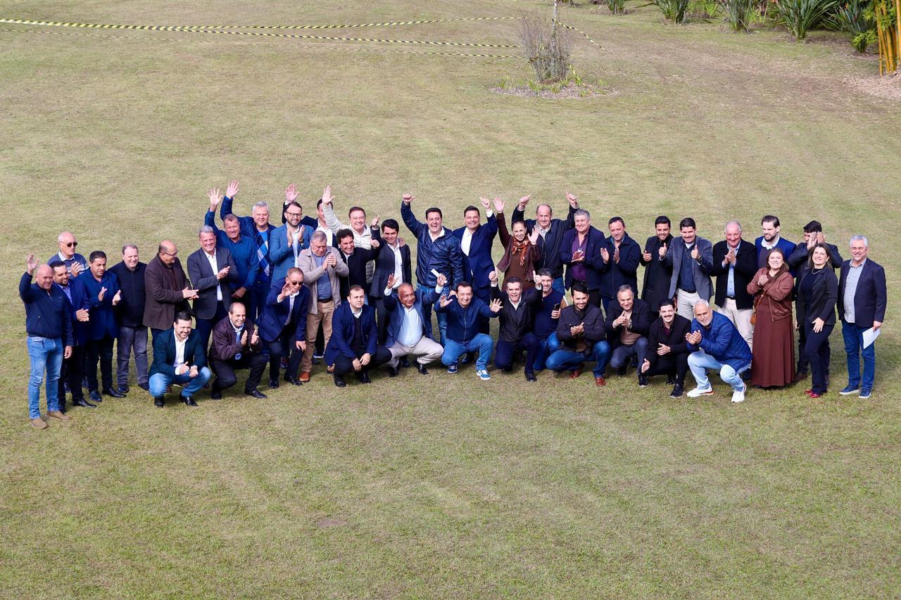Sandro Alex recebe apoio de 25 prefeitos da Região Metropolitana de Curitiba