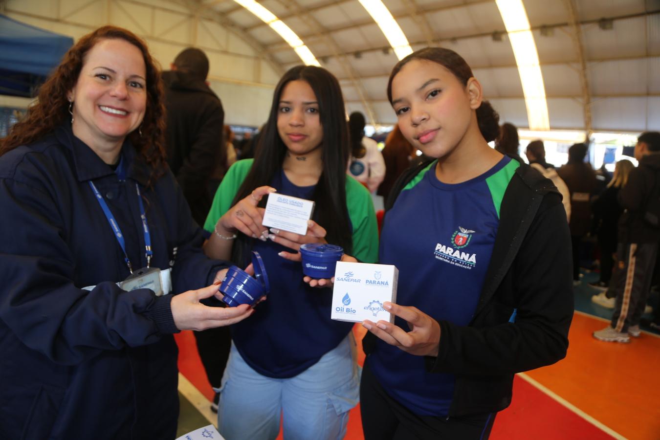 Sanepar distribui mil coletores de óleo usado em evento educativo em Piraquara