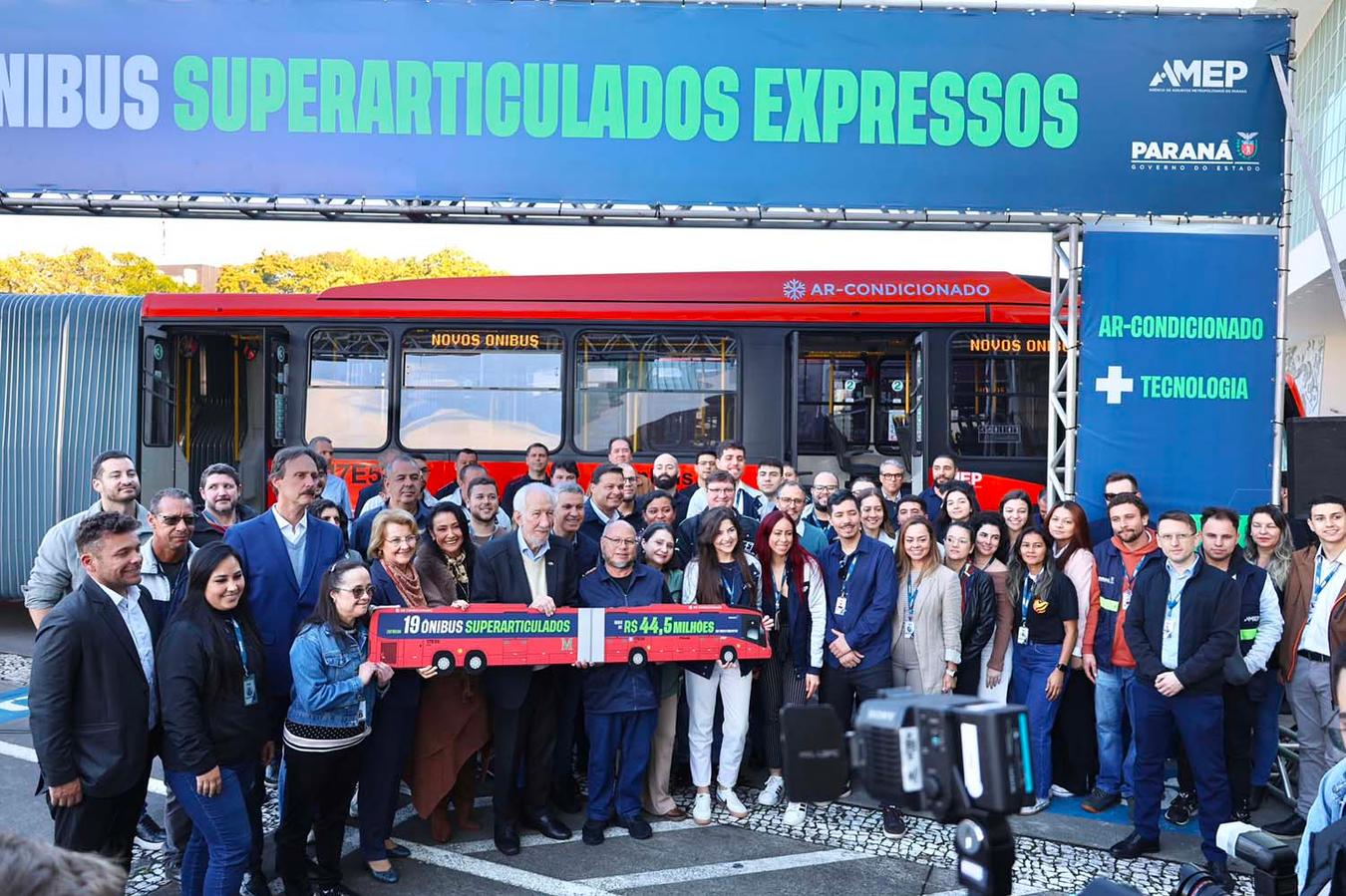 23 metros e quase 200 lugares: Paraná ganha primeiros ônibus superarticulados