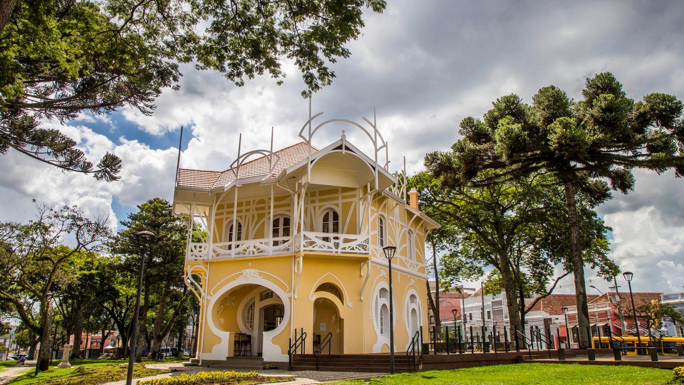 Com exposição e minicursos, Academia Paranaense de Letras é parceira do Festival da Palavra de Curitiba
