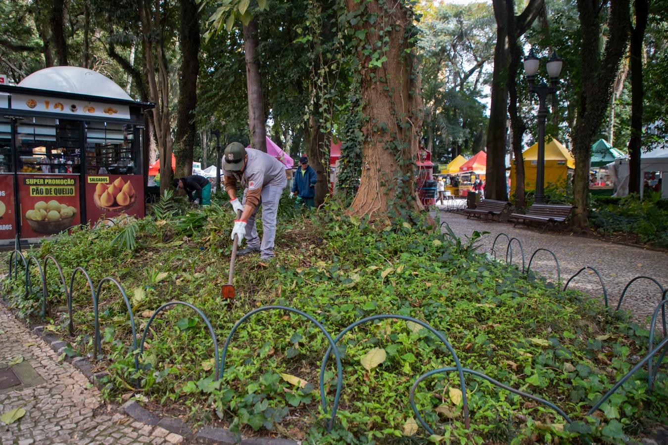 Com transferência da Feira de Inverno, Prefeitura inicia serviços de manutenção na Praça Osório