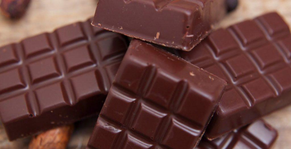 Dia Mundial do Chocolate: Entenda os benefícios e saiba como escolher versões mais saudáveis do cacau