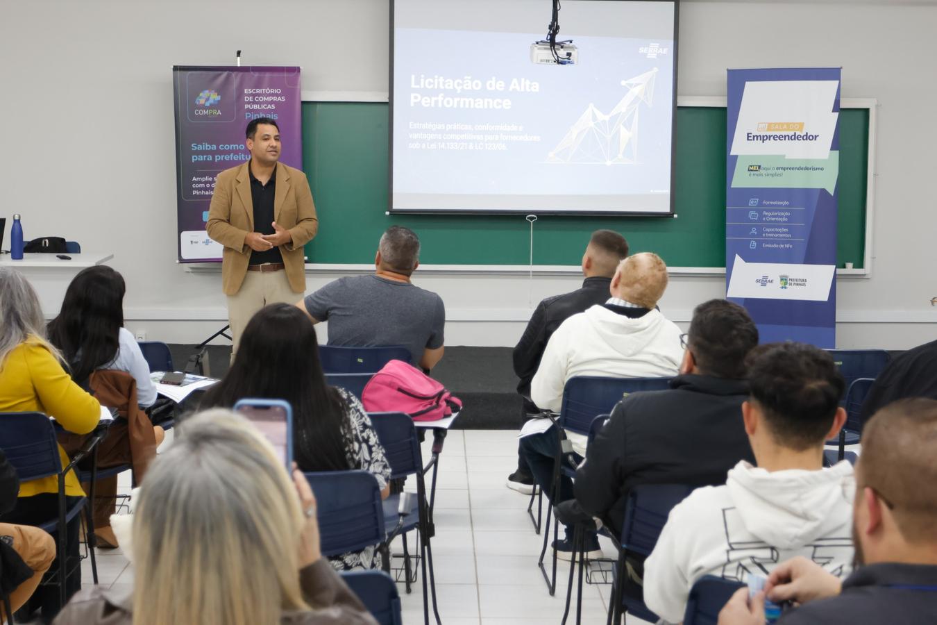 Evento reúne cerca de 40 empresários locais para impulsionar a participação em compras públicas