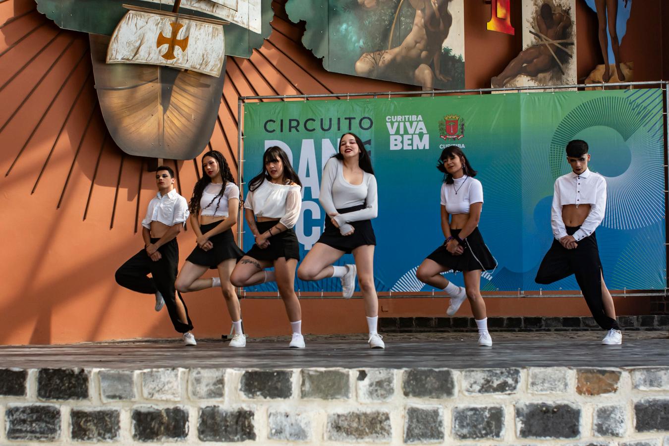 Fim de semana tem Dança Curitiba, Festival de Voleibol, Corrida Smart, roller e Lazer no Parque