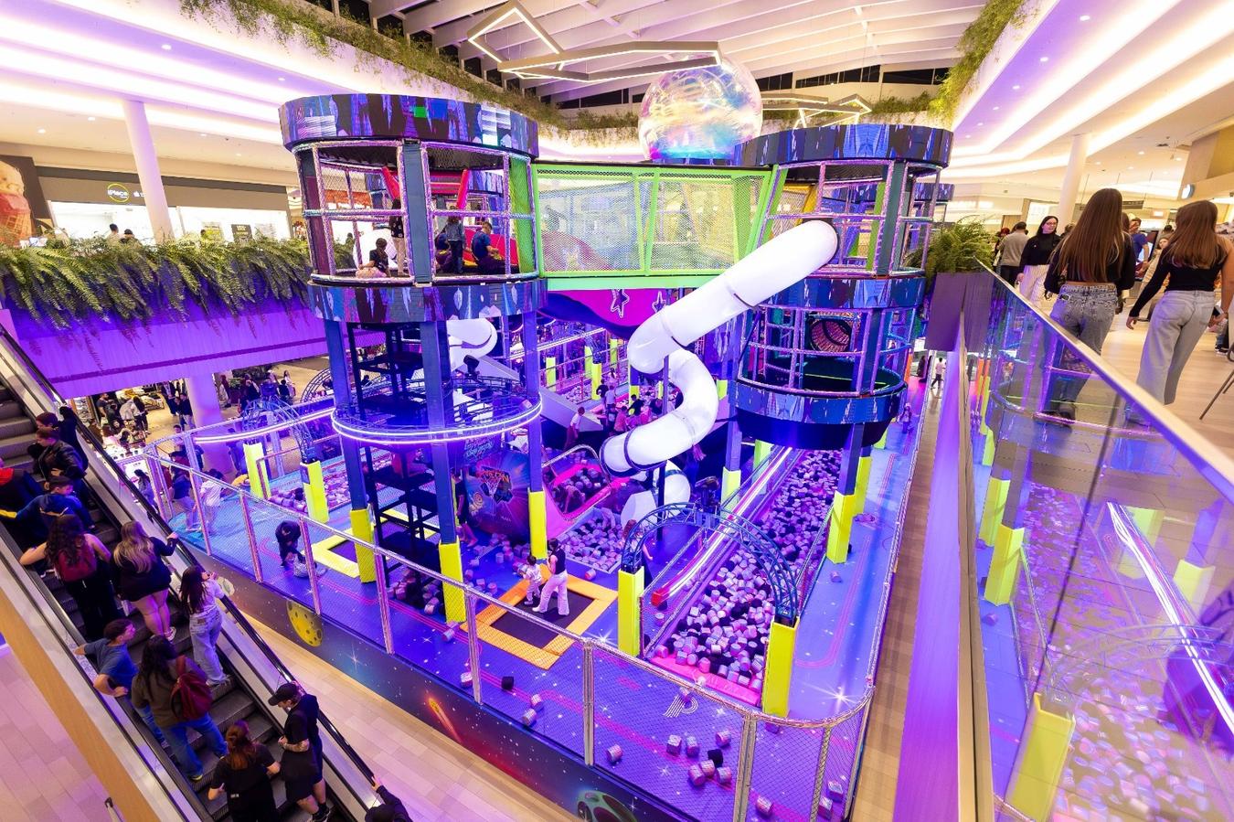 Jockey Plaza Shopping realiza edição especial do Neon Fun Galaxy para crianças com TEA