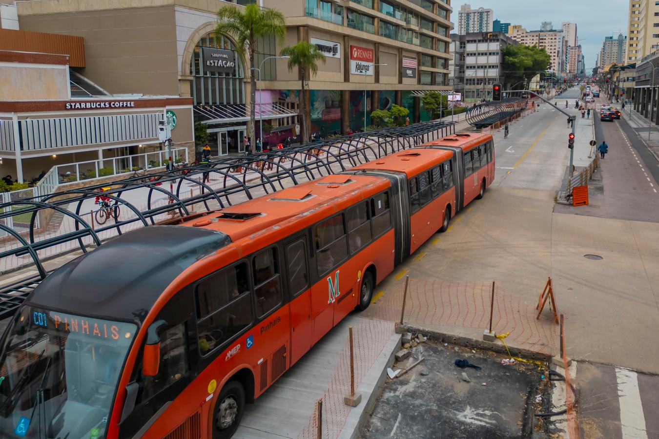 Nova estação-tubo da Praça Eufrásio Correia começa a ser instalada