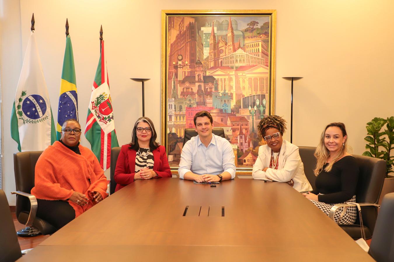 Prefeito recebe vice-presidente do Instituto Maria da Penha e reforça ações contra o feminicídio