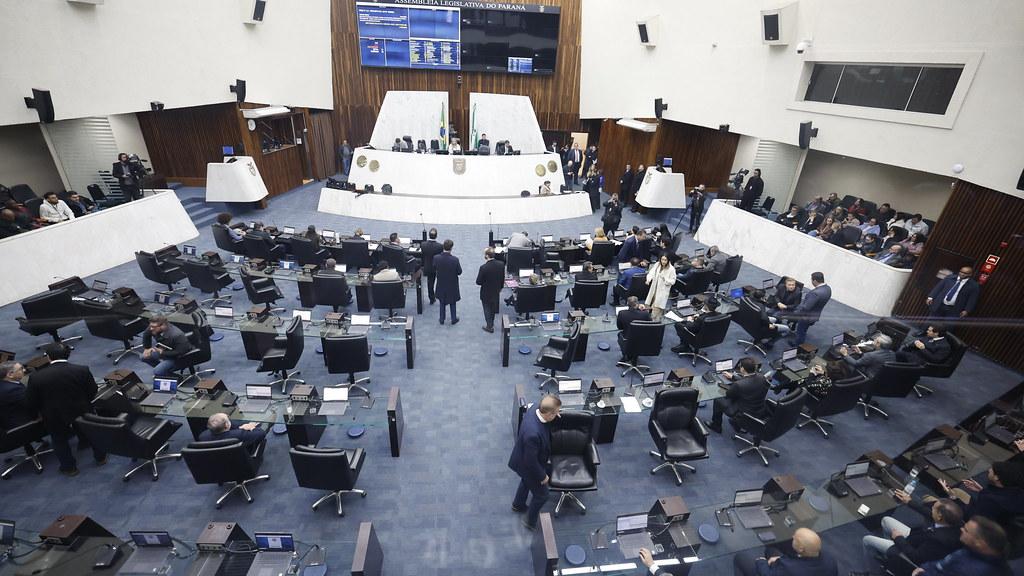Projeto que obriga hospitais a informar dados sobre abortos no Paraná volta à pauta da Assembleia