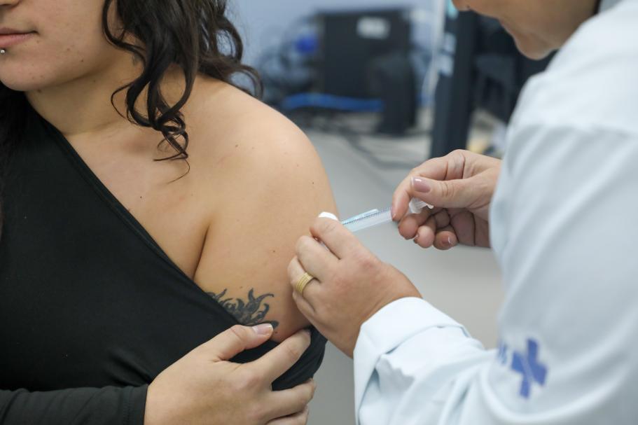 Vacinação de adolescentes de 15 a 19 anos contra o HPV é prorrogada