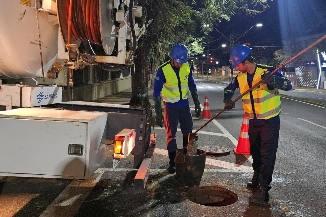 Vaso sanitário não é lixeira; saiba como evitar problemas na rede de esgoto